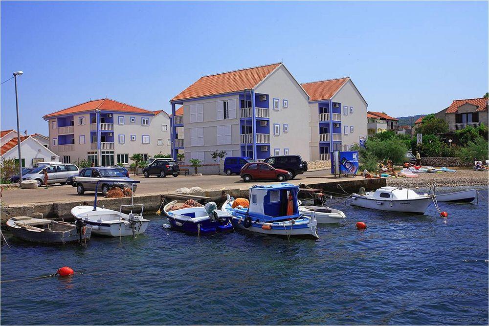 Aparthotel Marina Gromela Mirca  Exterior photo